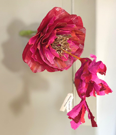 Babette Hofstede, Love Roze kolibri op roze bloem, Gemengde techniek met papier, €.150,-