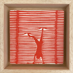Edith Brouwer, Luxaflex handstand oranje/rood, 75 euro, Linodruk op hout in baklijst, 10x10x3 cm