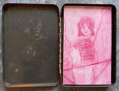Edith Brouwer, Meisje roze, 90 euro, Tetra ets op papier in vintage blikje, 7x10 cm