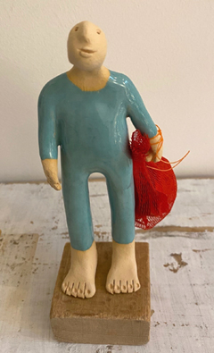 Kiki Demelinne, Aqua Jutterl, 75 euro, Keramiek en plastic van het strand, 16 cm