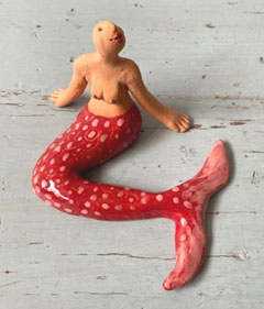 Kiki Demelinne, Zeemeermin rood, 99 euro, Keramiek, 10x15x8 cm