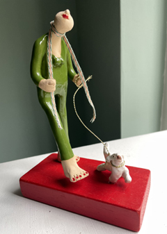 Kiki Demelinne, Wandeling vrouwgreon, 150 euro, Keramiek en blok uit blokkendoos, 18x12x6 cm