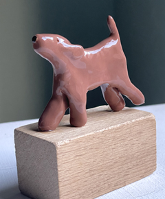 Kiki Demelinne, Bruine Labrador, 55 euro, Keramiek op blokkendoosblokje, 9x8x3 cm