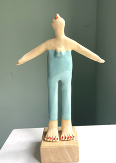 Kiki Demelinne, Vrouwtje in de Wind, 120 euro, Keramiek, 23x8x7 cm