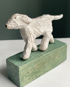 Kiki Demelinne, Wit harig hondje, 55 euro, Keramiek, 9x11 cm