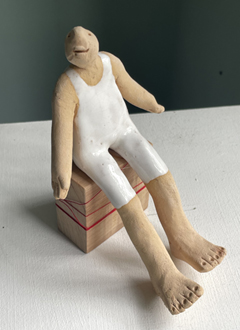 Kiki Demelinne, Zittend Mannetje, 120 euro, Keramiek, 13x9x10 cm