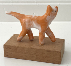 Kiki Demelinne, Rode kater, 50 euro, Keramiek, 6,5x7,5x5 cm