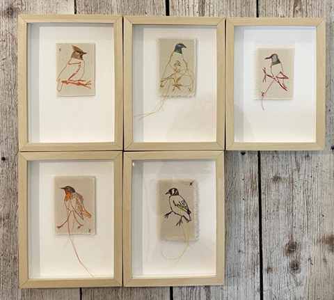 Judith Koning, Mini vogels, 65 euro, Gemengde techniek op linnen in baklijstje, 20x15x3 cm