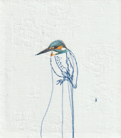 Judith Koning, IJsvogel klein, 125 euro, Mixed media met vintage vogelboek en damast zonder lijst, 20x17 cm