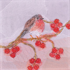 Nicole Ladrak, Roodborstje met rozenbottels, Textiel, 20x20 cm, €.120,-