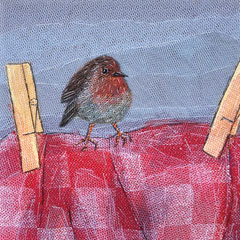 Nicole Ladrak, Roodborstje op waslijn, Textiel, 20x20 cm, €.120,-