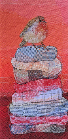Nicole Ladrak, Roodborst op stapel theedoeken, 150 euro, Textiel zonder lijst, 30x15 cm