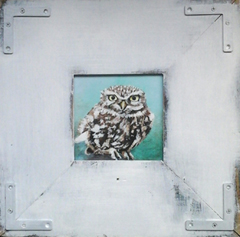 Liesbet Milort, Steenuiltje, Acryl op paneel, 26x26 cm in oude lijst (werkje 9x9 cm), €.150,-