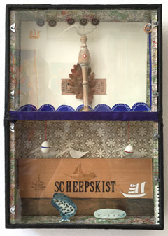 Tamar Rubinstein, Scheepskist, Gemengde techniek in oude bestekbak, 39x27 cm, €.225,-