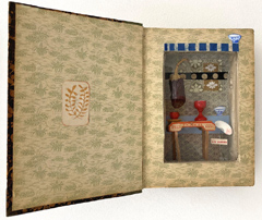 Tamar Rubinstein, Aubergine Volante, Gemengde techniek in boek, 20x25x3,5 cm, €.175,-