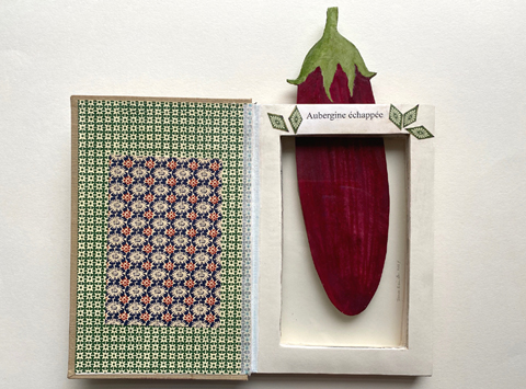 Tamar Rubinstein, Aubergine Echappee, 175 euro, Gemengde techniek in oud boek, 21x28x3 cm
