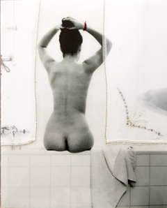Annette van Waaijen,Op de badrand, Zwart/wit foto op doek met textiel en borduurwerk in baklijst, 30x24 cm, €.395,-