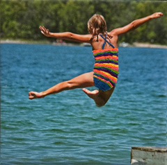 Annette van Waaijen, Jump 4, 275 euro, Foto op canvas met borduurwerk in lijst, 15x15 cm