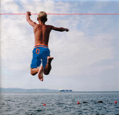 Annette van Waaijen, Jump 7, 275 euro, Foto op canvas met borduurwerk in lijst, 15x15 cm