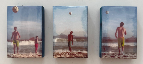 Annette van Waaijen, Playtime 1 t/m 3, 65 euro, Foto op paneel met giethars, 9x6x2 cm