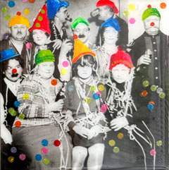 Annette van Waaijen, The Birthdayparty, 245 euro, Foto met acrylverf, confetti en epoxy in zwarte lijst, 15x15 cm