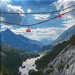 Annette van Waaijen, Kabelbaan, 145 euro, Foto op canvas met collage en borduurwerk in witte baklijst, 10x10 cm