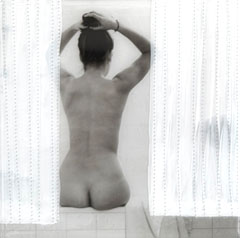 Annette van Waaijen, The Bath, 245 euro, Foto met acrylverf en epoxy in zwarte lijst, 15x15 cm